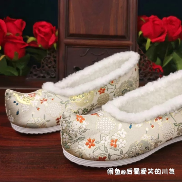 明制魏晋古风马面鞋汉服女手工仙女毛球弓秋冬...