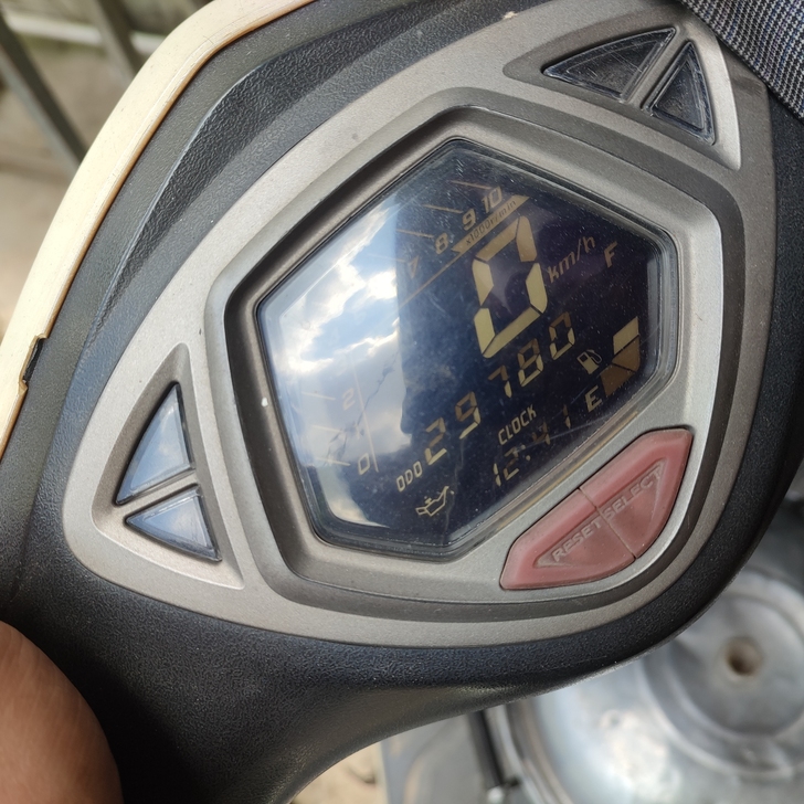 自用仿雅马哈摩托车100c，鬼火白色，证件...