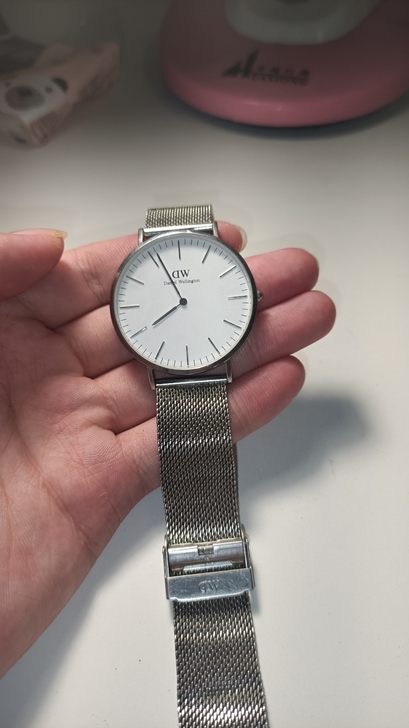 出一块戴了半年的dw手表