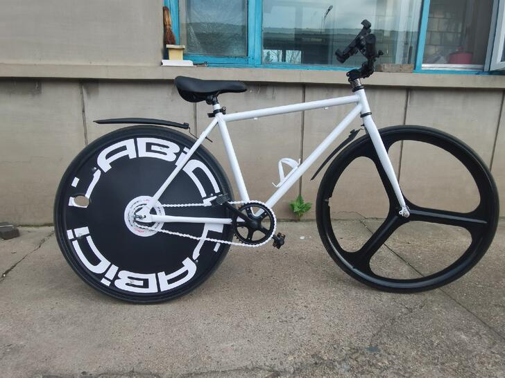 死飞自行车，实心胎的九成新，不邮寄只限吉林市