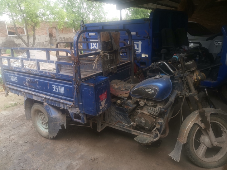 五星摩托三轮车，要的联系