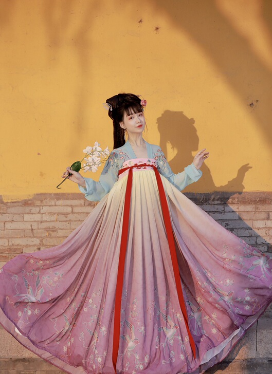 默等燕归汉服女正品原创两片式对襟齐胸襦裙白...