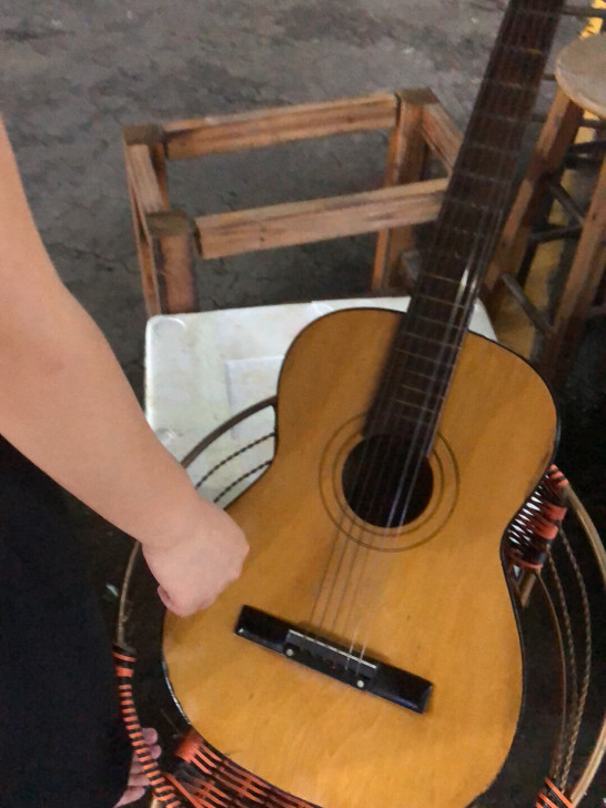 刚收到2个吉它，九成新，原价699元，低收...