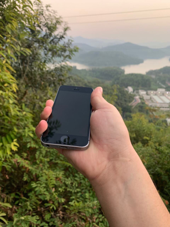 苹果se手机，深空灰，32g