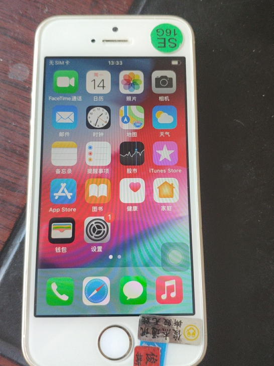 金色 iPhone se 16g。三网4g...