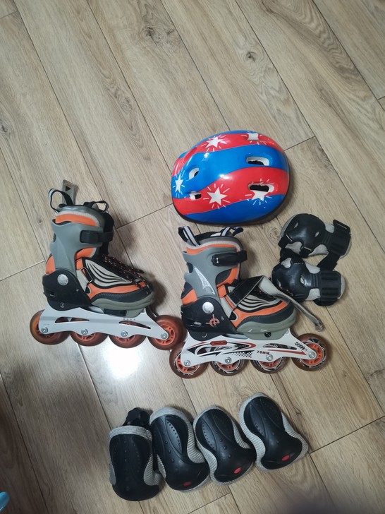 儿童轮滑套装，孩子不用了，转给需要的小朋友...