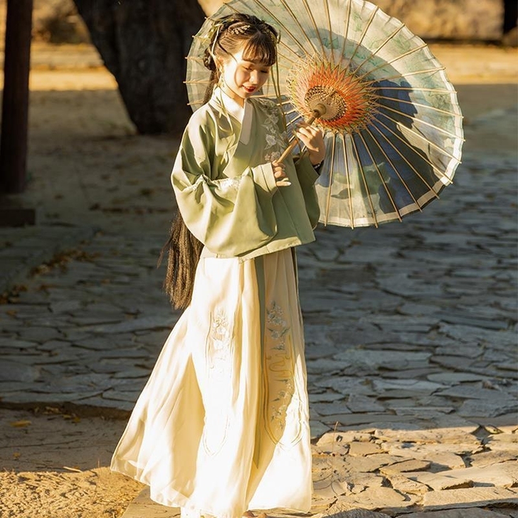 出汉服