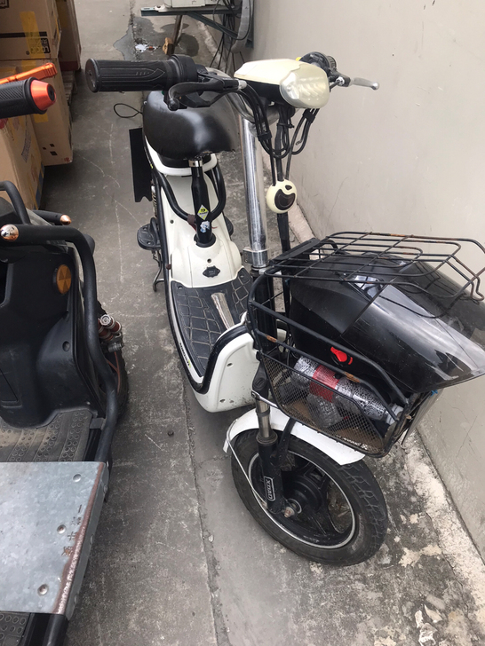 小刀牌电动车,没怎么骑 半月前刚换的电瓶。
