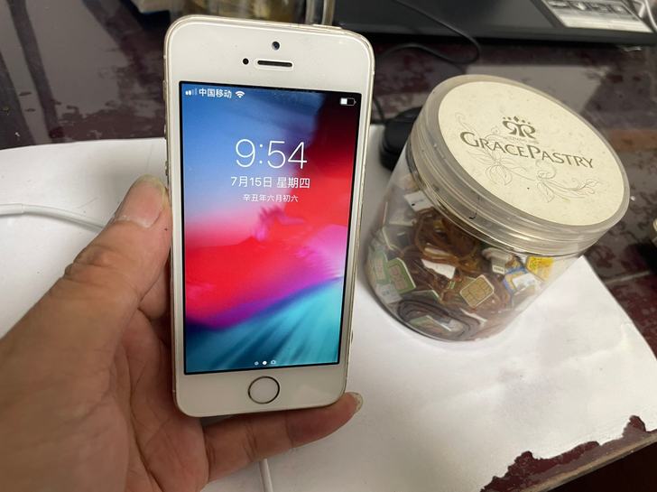 苹果iphone 5s手机，双4g网络，内...