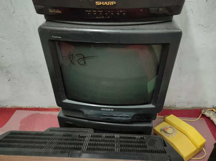 原装索尼彩电 14寸老式电视机 老旧物件 ...