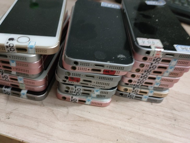 出50部苹果se功能不错，批发价310，3...