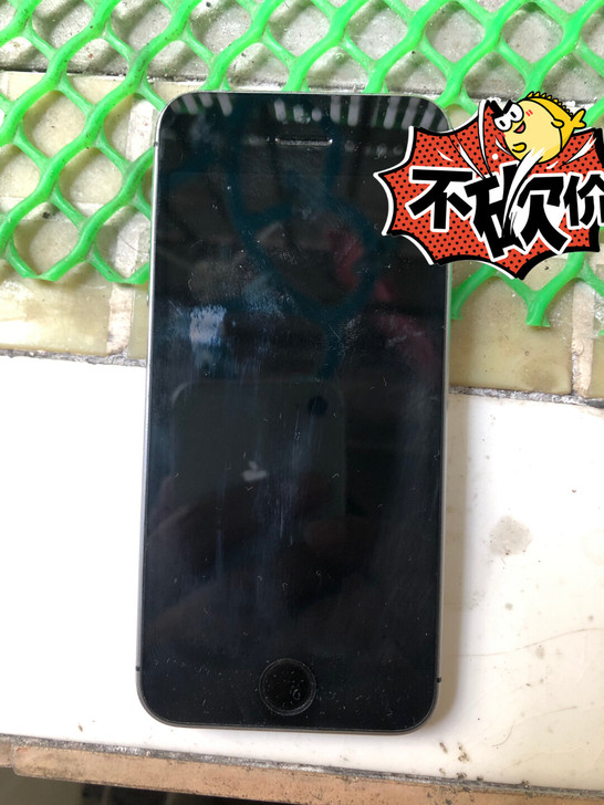 苹果5s 正常使用,上方的屏幕有点松动,1...
