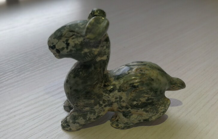 旧玉 古兽 镇纸玉质古兽，皮壳经特殊处理仿...