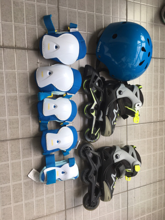 迪卡侬oxelo轮滑鞋带头盔护具,七八成新...