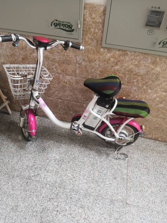 爱玛自行车款电动车,48v12a锂电池的,...