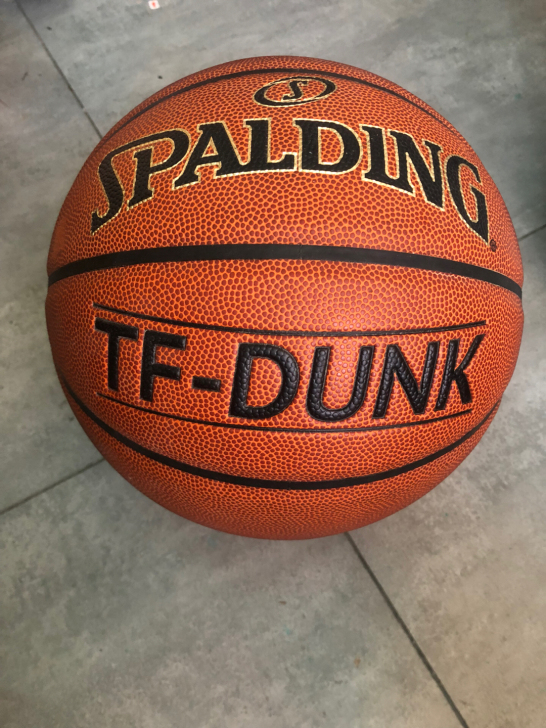 斯伯丁正品篮球，7号成人比赛用球，外观有瑕...