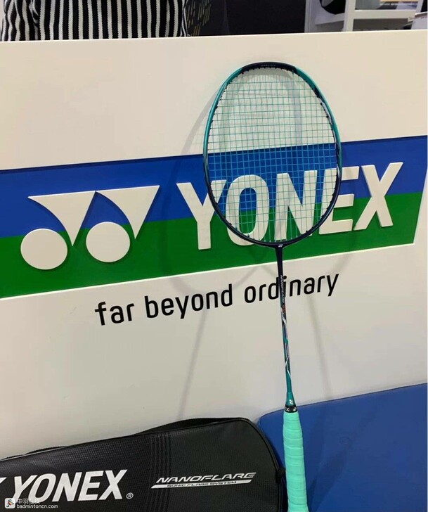 YONEX疾光700绿JP版羽毛球拍碳素杆...