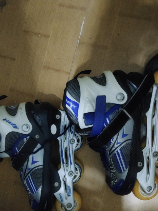 轮滑男33-38码 鞋垫自己垫一双有点破旧了