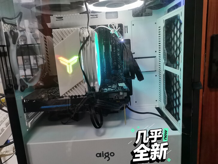 台式整机包括显示器，配件为某东自营购买半年。