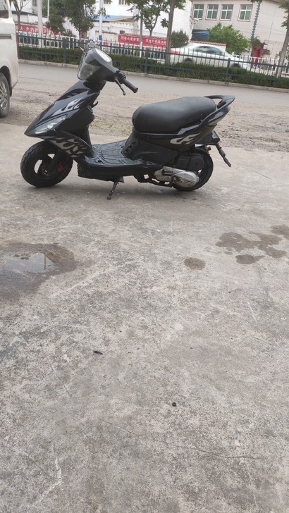 鬼火踏板摩托车