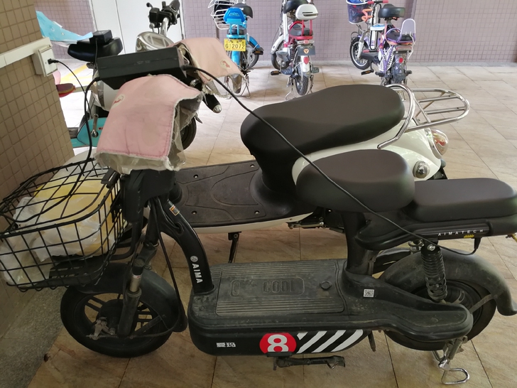转卖爱玛电动脚踏车，实际使用1年多，车況良...