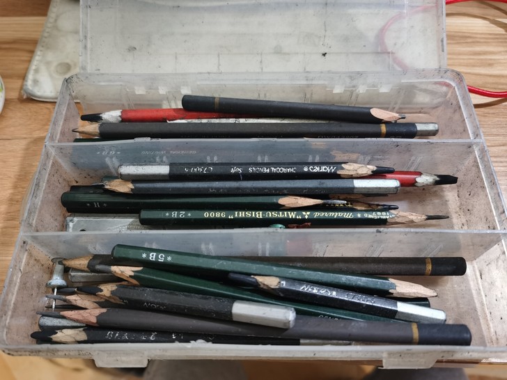 三菱素描笔铅笔炭笔素描速写