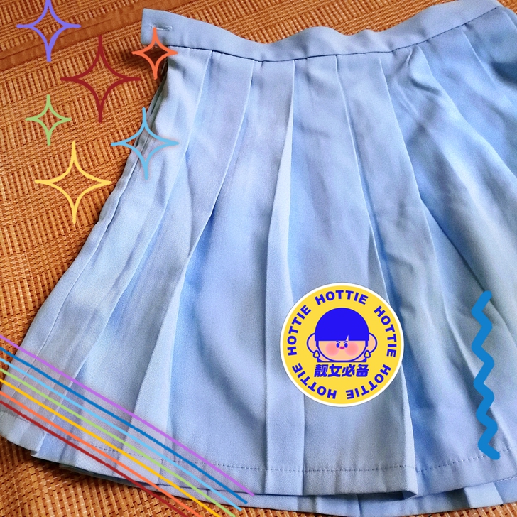 天蓝色百褶短裙