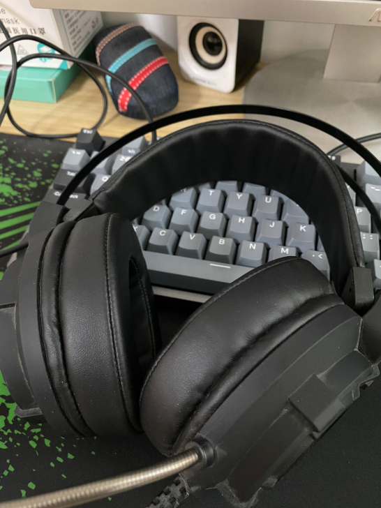 出88成新达尔优EH716耳机一枚。201...