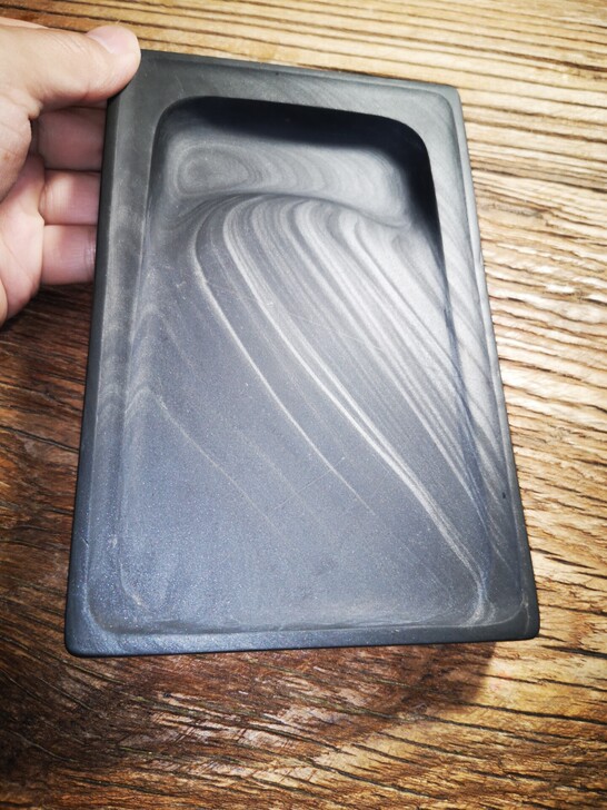 歙砚老坑水舷坑嫦娥眉。