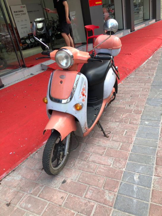 出售一辆新车置换的二手绿源电动车，48付2...