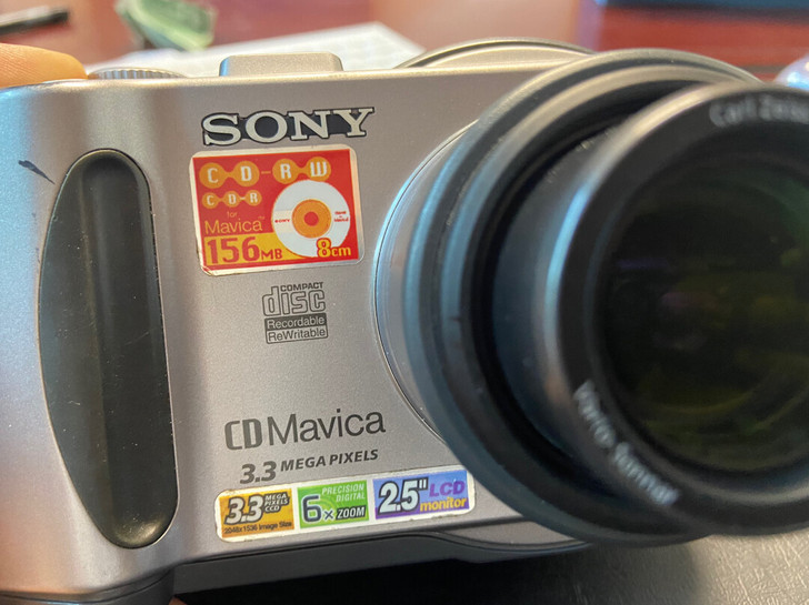 索尼MVC-CD300数码相机，330万像...