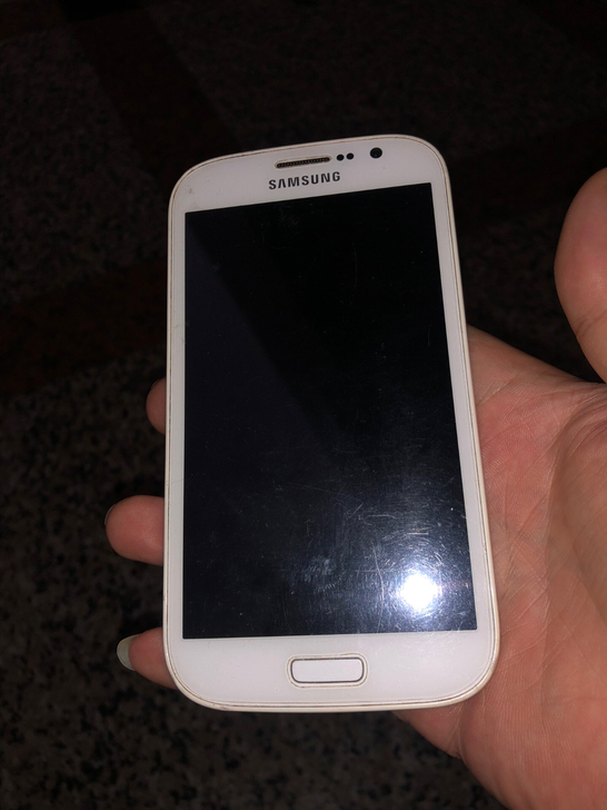 三星i9082c双卡双待，贴有屏幕膜
