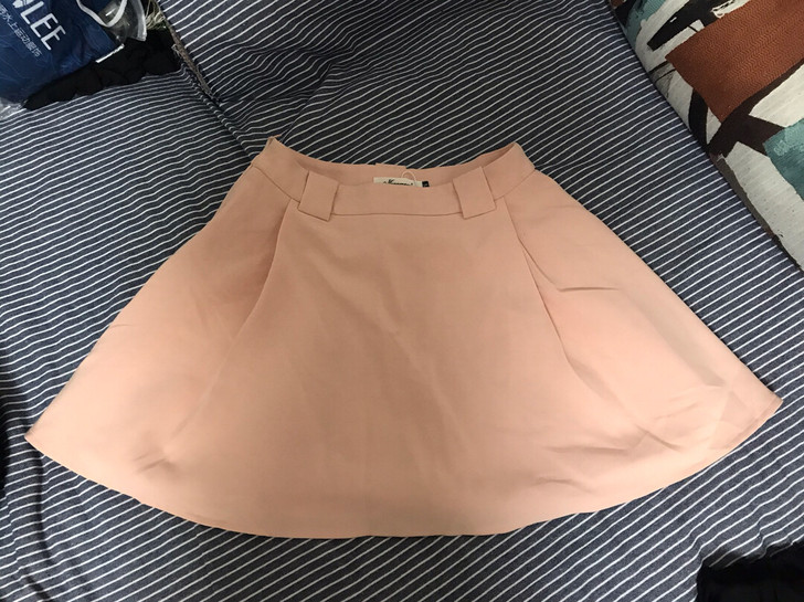 全新短裙