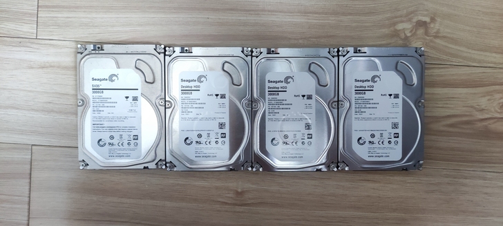 希捷3T 机械 硬盘，4块，单块290。闲...