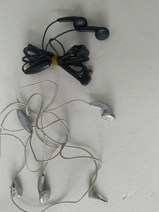 联想手机耳机，成色如图，品相自定，实物拍摄...
