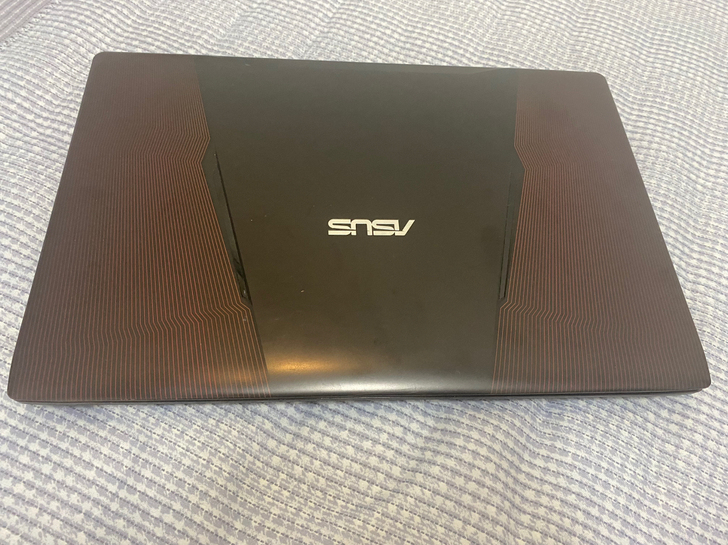 华硕电脑 有配套电脑包 散热器 鼠标 耳机