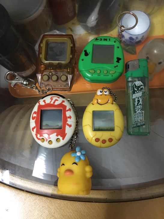 4台电子宠物游戏机