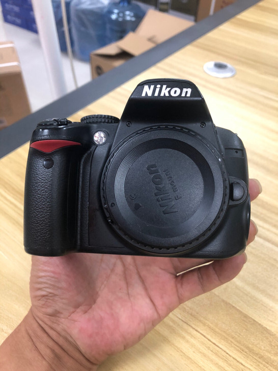 尼康D3000机身，95新，性能稳定正常，...