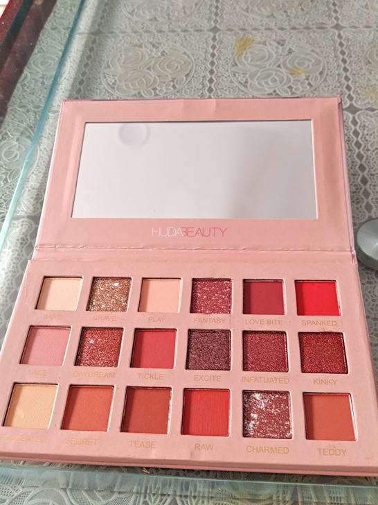 意大利原装进口眼影调色板，拆封未使用。