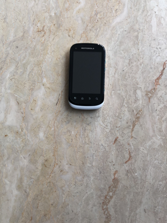 MOTOROLA手机功能正常屏幕完好，低价...