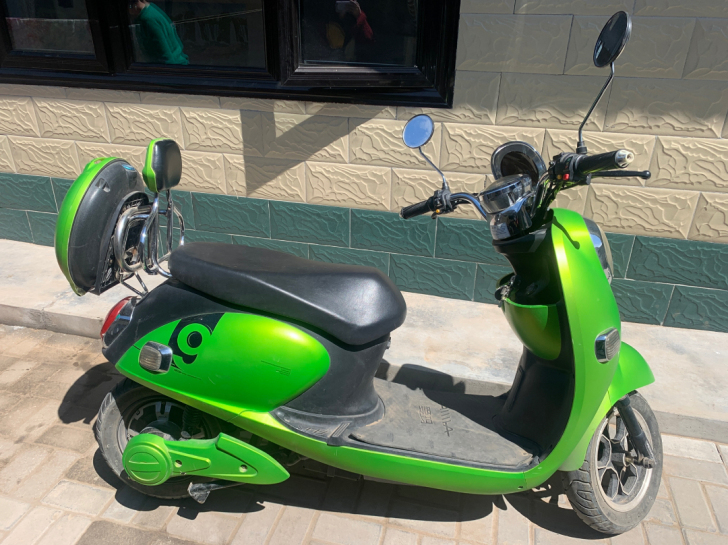 八成新爱玛电动车，新换的电频，因为闲置所以...