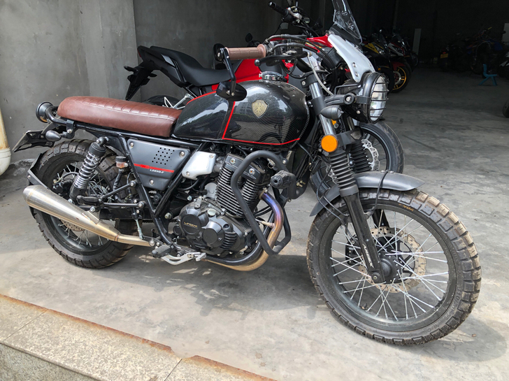 阿瑞斯 250 复古摩托车