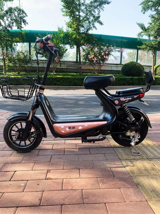 二手雅迪   电动车 买一送五助力电瓶车