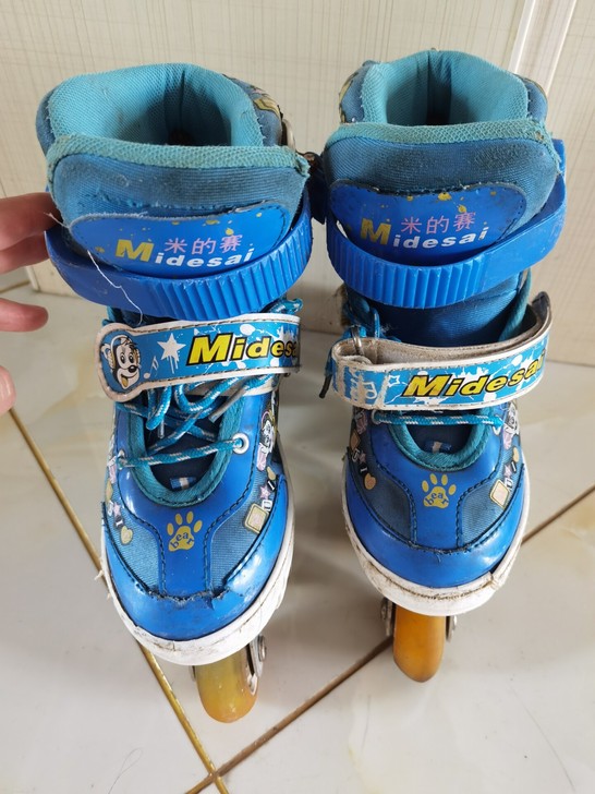 儿童溜冰鞋