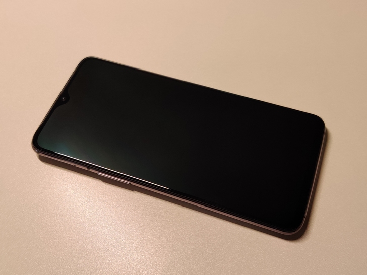 一加7，8+256。