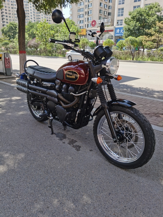 英国凯旋T900攀爬者复古摩托车。