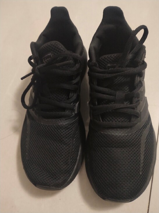 Adidas轻运动鞋，7成新，36码脚，买...