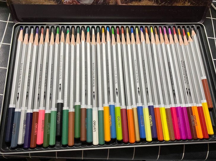 图片属实，得力36色彩铅，便宜卖送铅笔