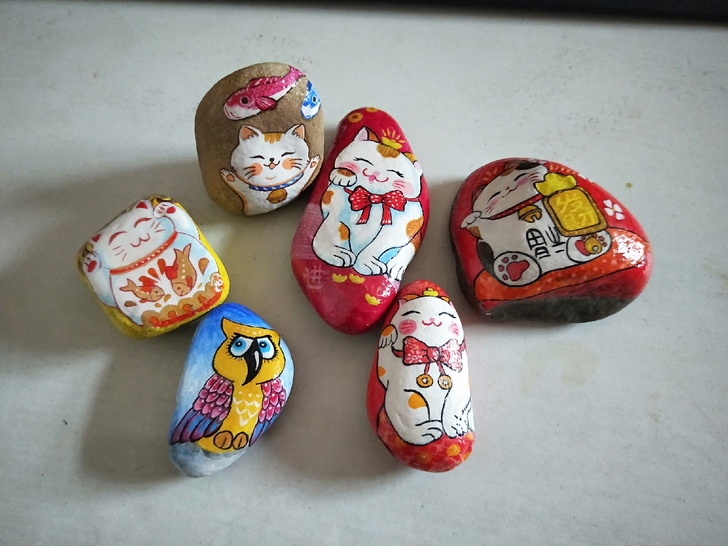 手绘的石头,有喜欢的吗?可以做镇纸,压书石...