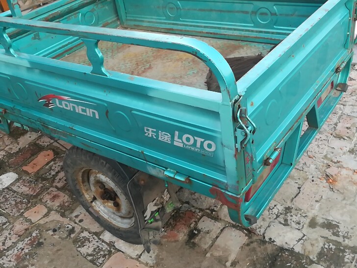 不用的三轮车,裸车700,带电池1100